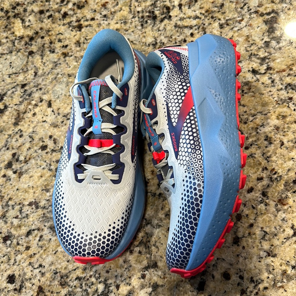 NWT Brooks Caldera 6